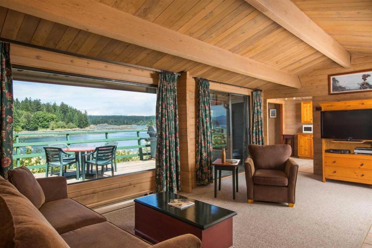 April Point Resort Quathiaski Cove Room photo